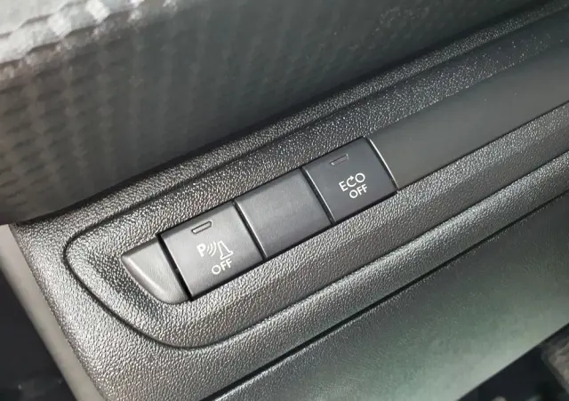 PEUGEOT 2008 PureTech 110 Stop&Start Crossway