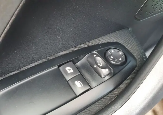 PEUGEOT 2008 PureTech 110 Stop&Start Crossway
