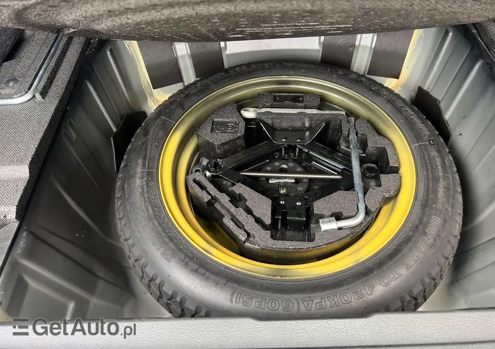 SUBARU Legacy Kombi 2.0RA HID