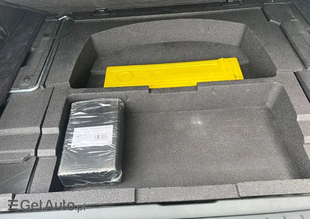 SUBARU Legacy Kombi 2.0RA HID