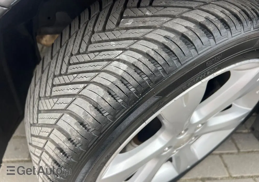 SUBARU Legacy Kombi 2.0RA HID