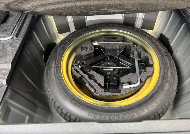 SUBARU Legacy Kombi 2.0RA HID