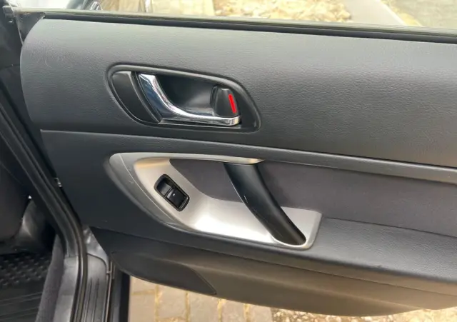 SUBARU Legacy Kombi 2.0RA HID