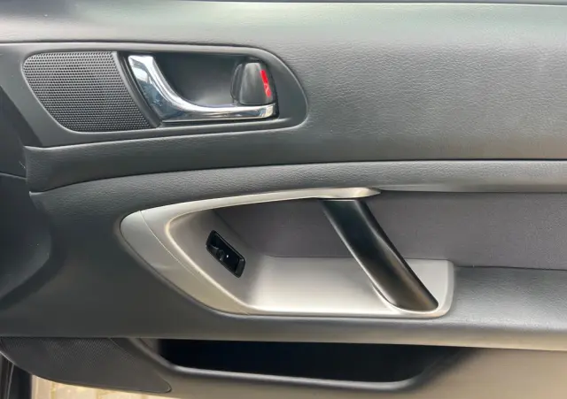 SUBARU Legacy Kombi 2.0RA HID