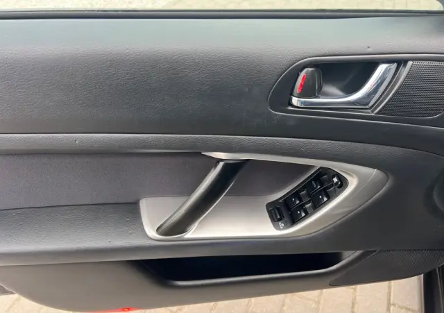 SUBARU Legacy Kombi 2.0RA HID