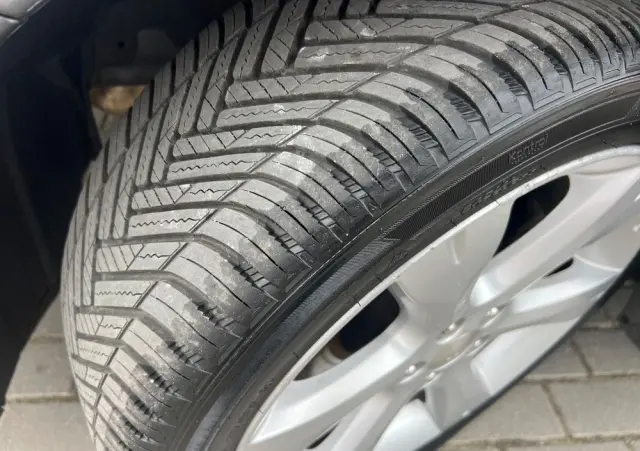 SUBARU Legacy Kombi 2.0RA HID