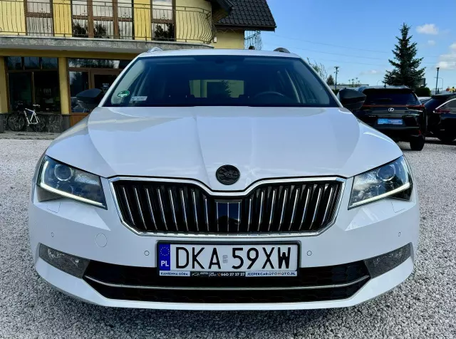 SKODA Superb 