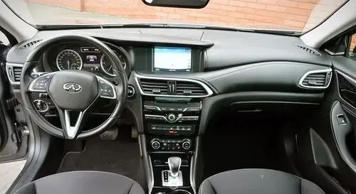 INFINITI Q30 