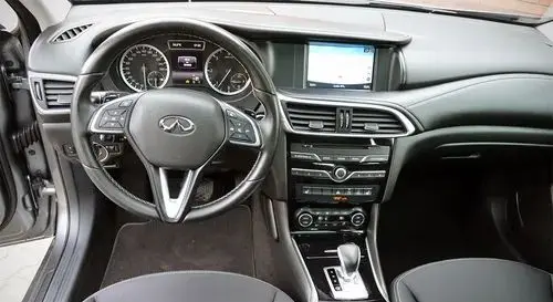 INFINITI Q30 