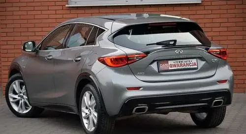 INFINITI Q30 