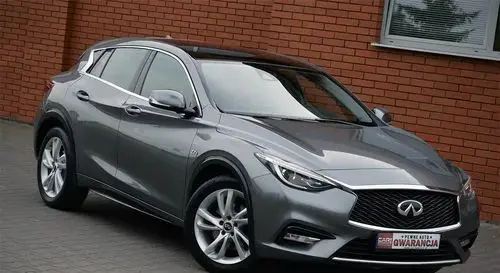 INFINITI Q30 
