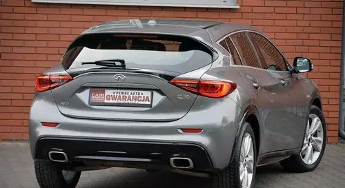 INFINITI Q30 