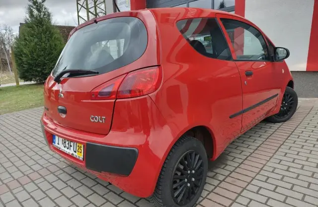 MITSUBISHI Colt 