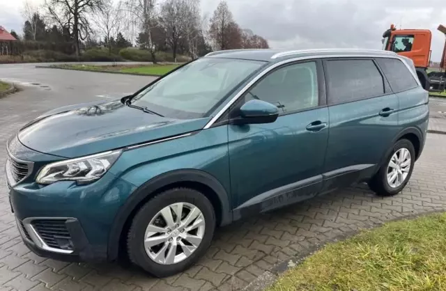 PEUGEOT 5008 