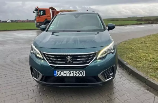 PEUGEOT 5008 