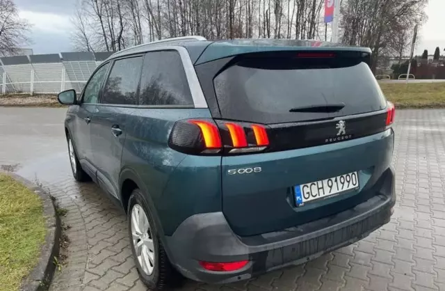 PEUGEOT 5008 