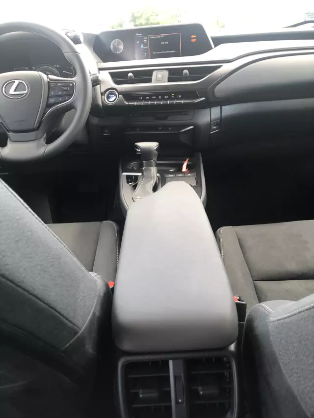 LEXUS UX 