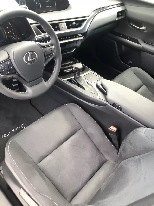 LEXUS UX 