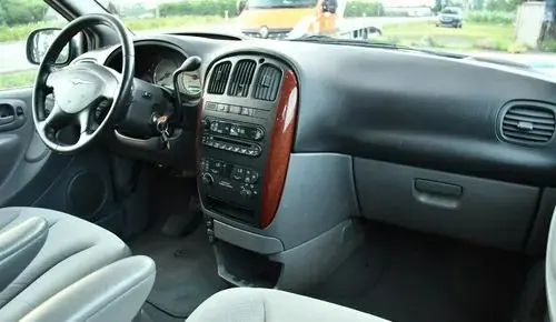 CHRYSLER Voyager 