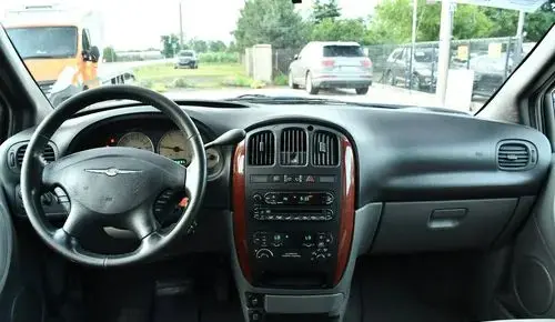 CHRYSLER Voyager 