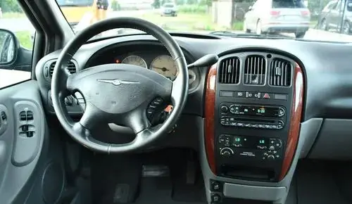CHRYSLER Voyager 