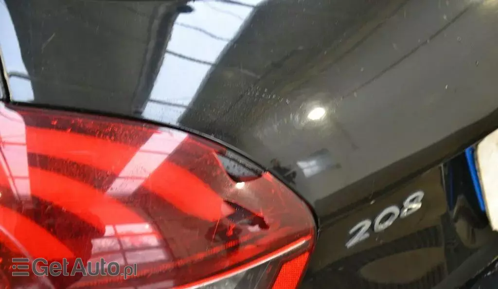 PEUGEOT 208 