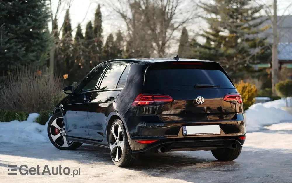 VOLKSWAGEN Golf GTI Performance BlueMotion Technology DSG