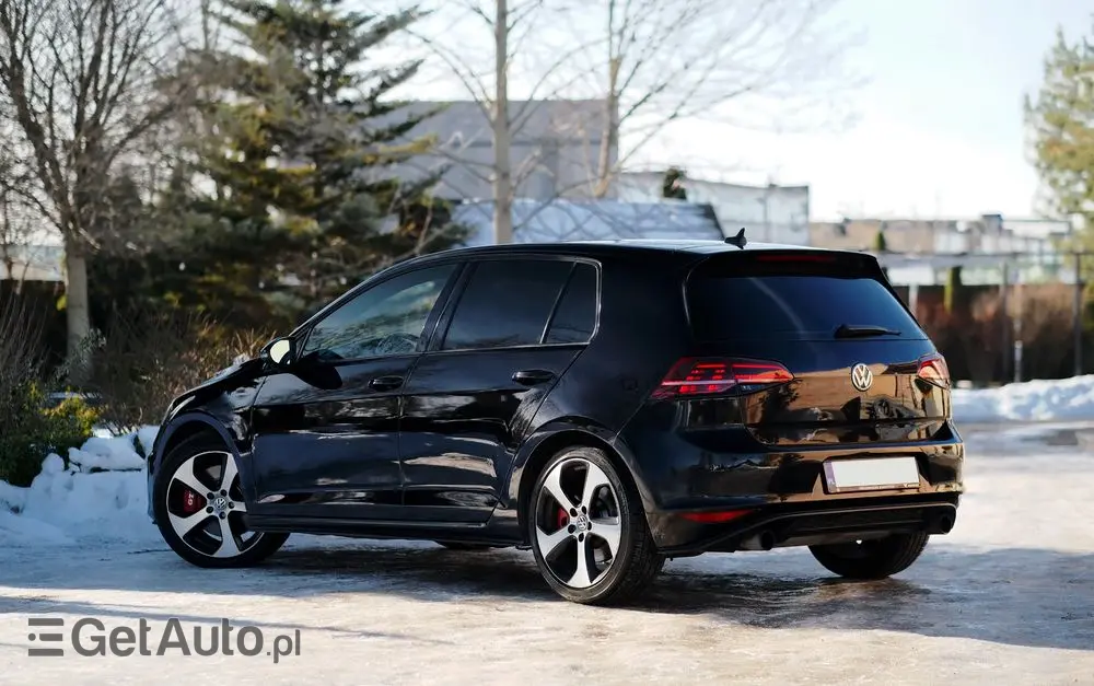 VOLKSWAGEN Golf GTI Performance BlueMotion Technology DSG
