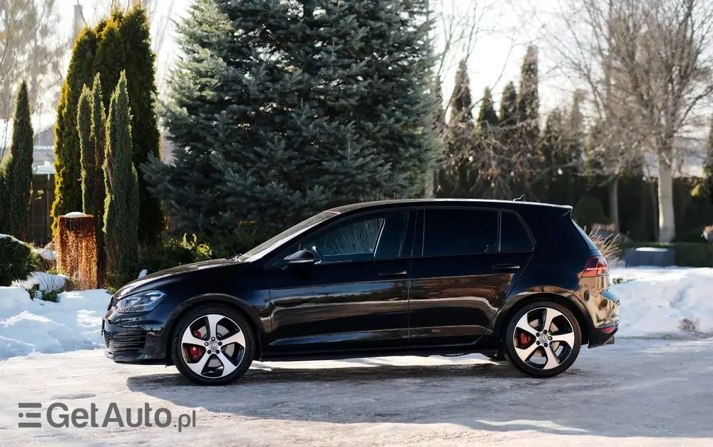 VOLKSWAGEN Golf GTI Performance BlueMotion Technology DSG