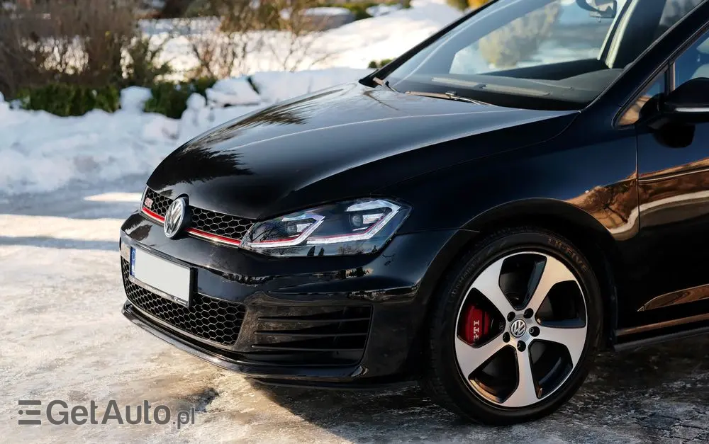 VOLKSWAGEN Golf GTI Performance BlueMotion Technology DSG