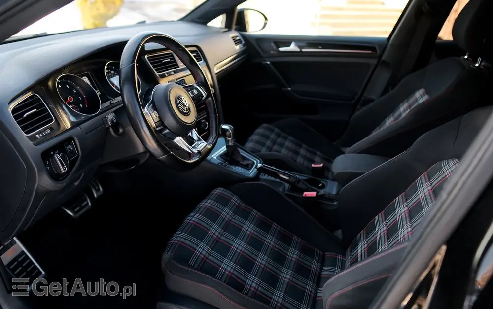 VOLKSWAGEN Golf GTI Performance BlueMotion Technology DSG