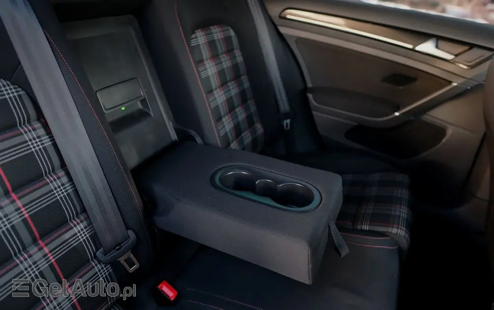 VOLKSWAGEN Golf GTI Performance BlueMotion Technology DSG