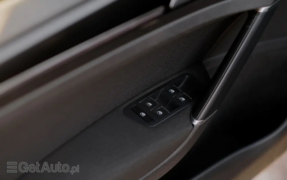 VOLKSWAGEN Golf GTI Performance BlueMotion Technology DSG