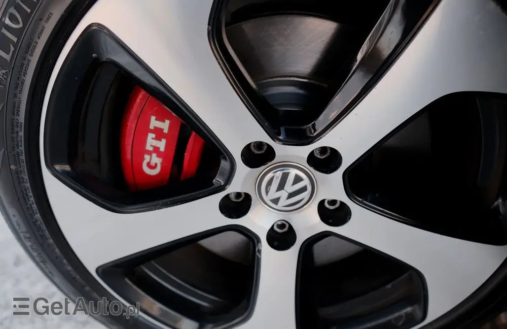 VOLKSWAGEN Golf GTI Performance BlueMotion Technology DSG