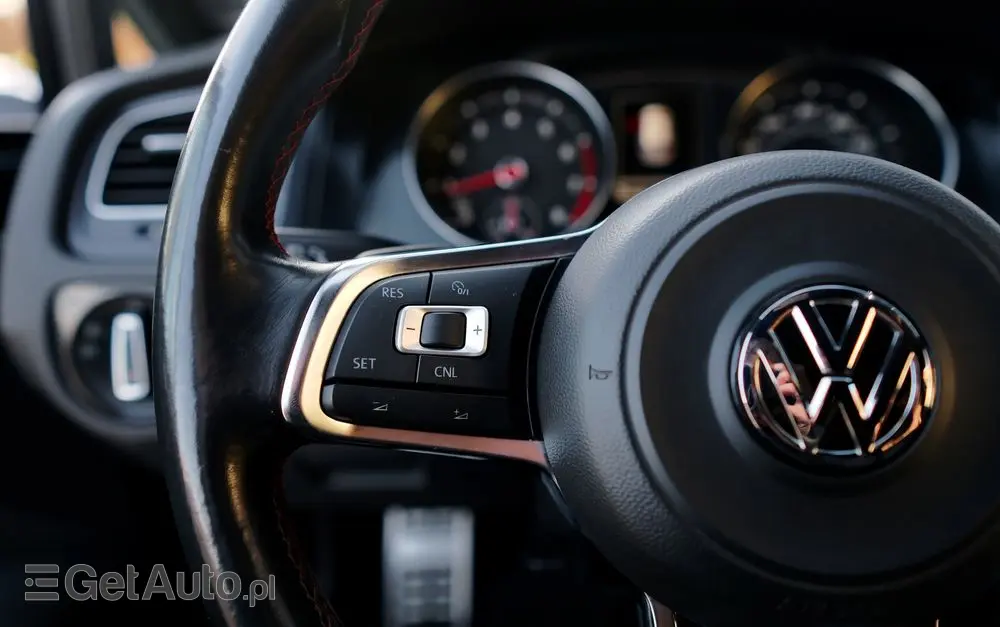 VOLKSWAGEN Golf GTI Performance BlueMotion Technology DSG
