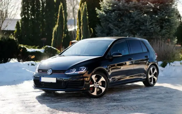 VOLKSWAGEN Golf GTI Performance BlueMotion Technology DSG