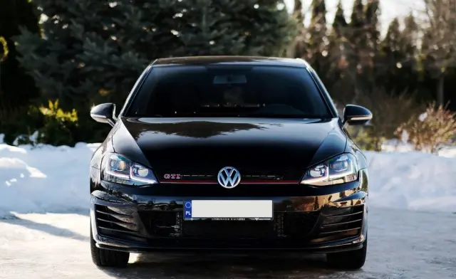 VOLKSWAGEN Golf GTI Performance BlueMotion Technology DSG