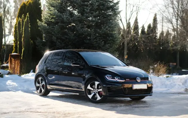 VOLKSWAGEN Golf GTI Performance BlueMotion Technology DSG