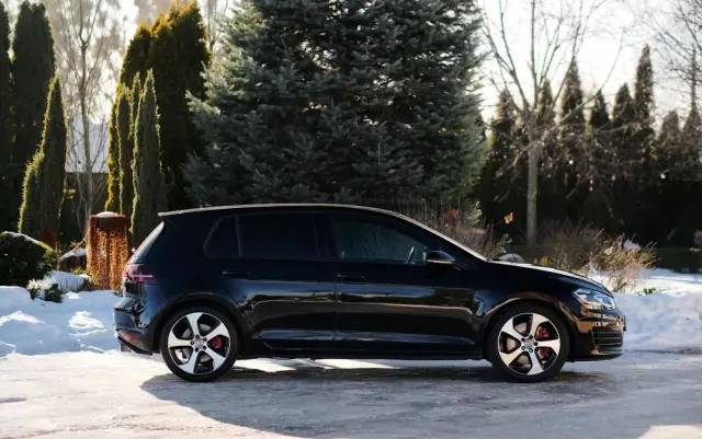 VOLKSWAGEN Golf GTI Performance BlueMotion Technology DSG