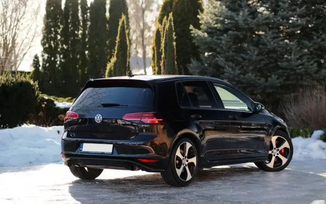 VOLKSWAGEN Golf GTI Performance BlueMotion Technology DSG