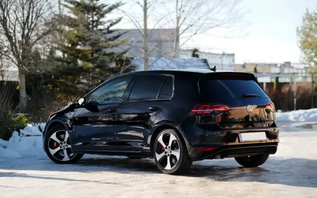 VOLKSWAGEN Golf GTI Performance BlueMotion Technology DSG