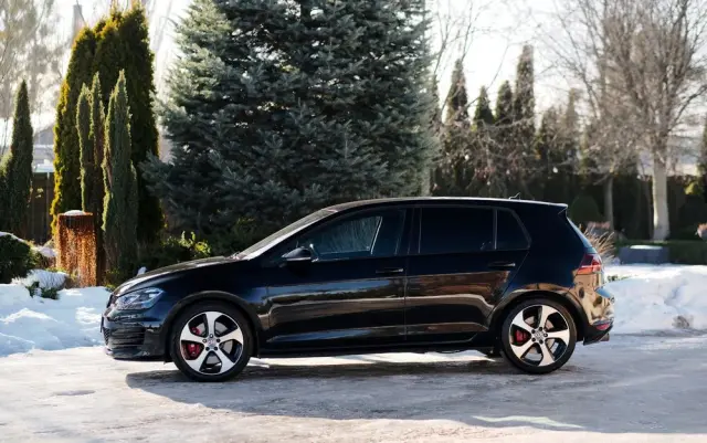 VOLKSWAGEN Golf GTI Performance BlueMotion Technology DSG