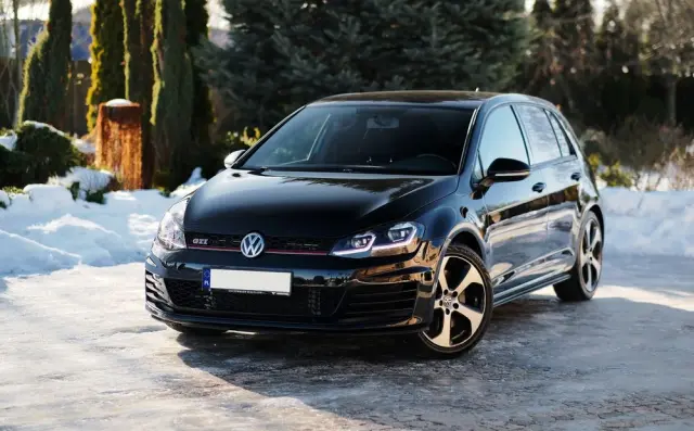 VOLKSWAGEN Golf GTI Performance BlueMotion Technology DSG