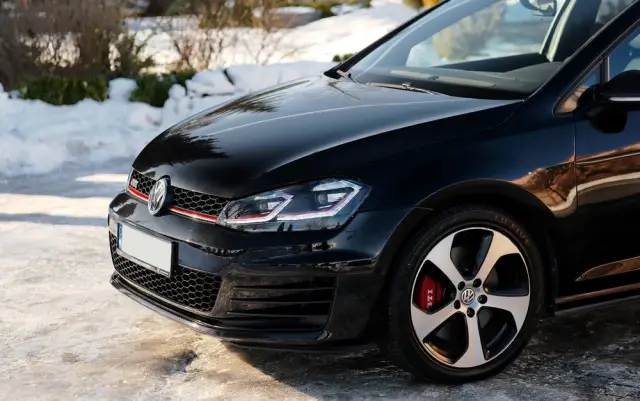 VOLKSWAGEN Golf GTI Performance BlueMotion Technology DSG