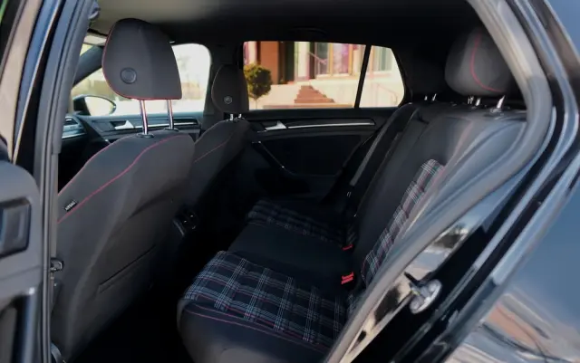 VOLKSWAGEN Golf GTI Performance BlueMotion Technology DSG