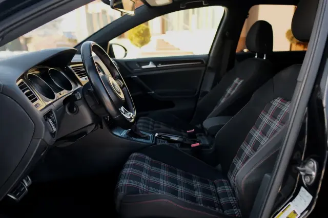 VOLKSWAGEN Golf GTI Performance BlueMotion Technology DSG