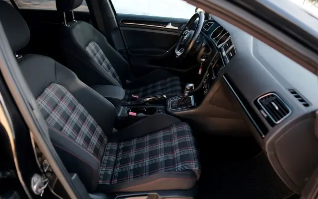 VOLKSWAGEN Golf GTI Performance BlueMotion Technology DSG