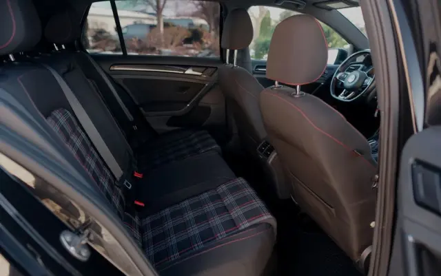 VOLKSWAGEN Golf GTI Performance BlueMotion Technology DSG