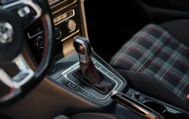 VOLKSWAGEN Golf GTI Performance BlueMotion Technology DSG