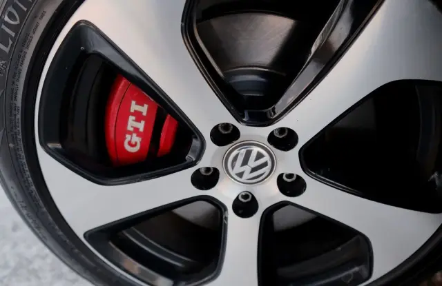 VOLKSWAGEN Golf GTI Performance BlueMotion Technology DSG